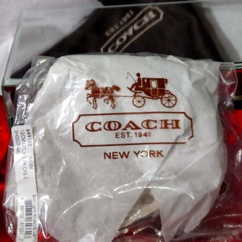 COACH Warm Her Heart ๐ Stunning ๐ NWT - Picture 2 of 5